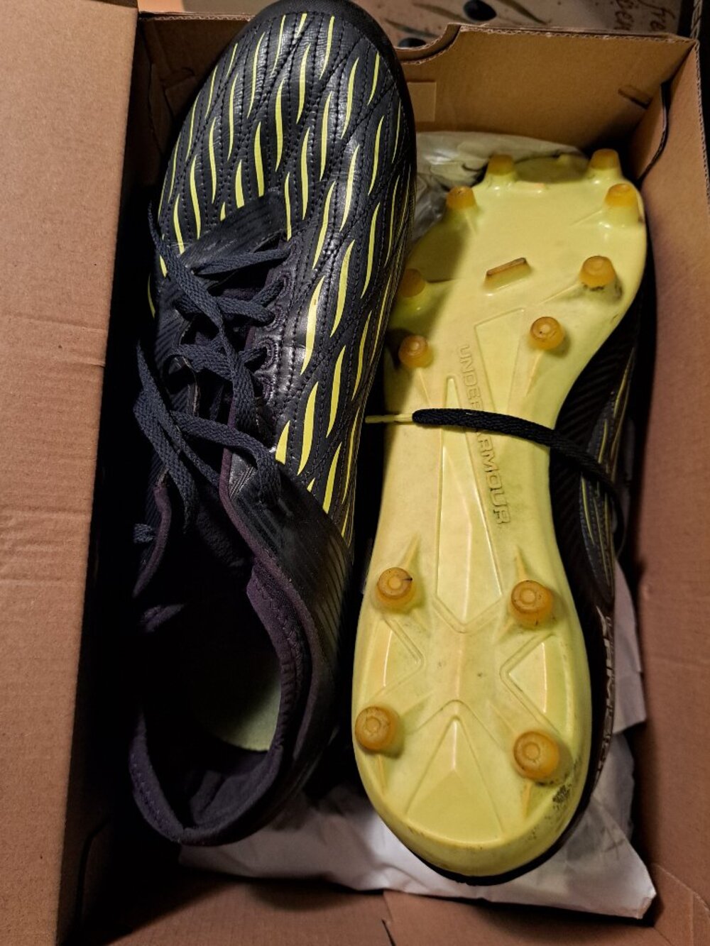 Under Armour Men's size 11.5 Magnetico Select 4FG soccer cleats
